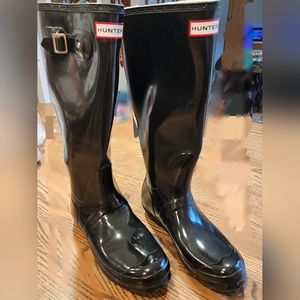 Hunter tall glossy black rain boots, size 8m